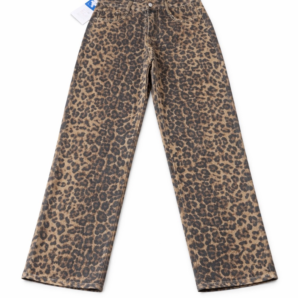 NWT Shakeair Leopard Print Straight Leg Jeans Women’s Size M